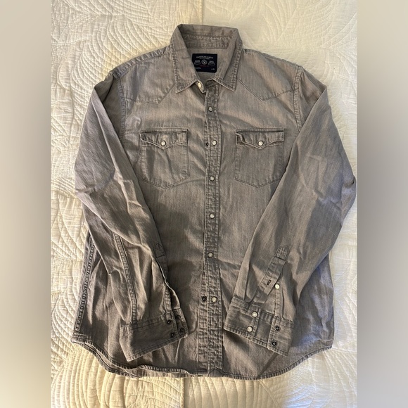 American Eagle Outfitters Vintage Fit long sleeve button down shirt - Picture 1 of 8